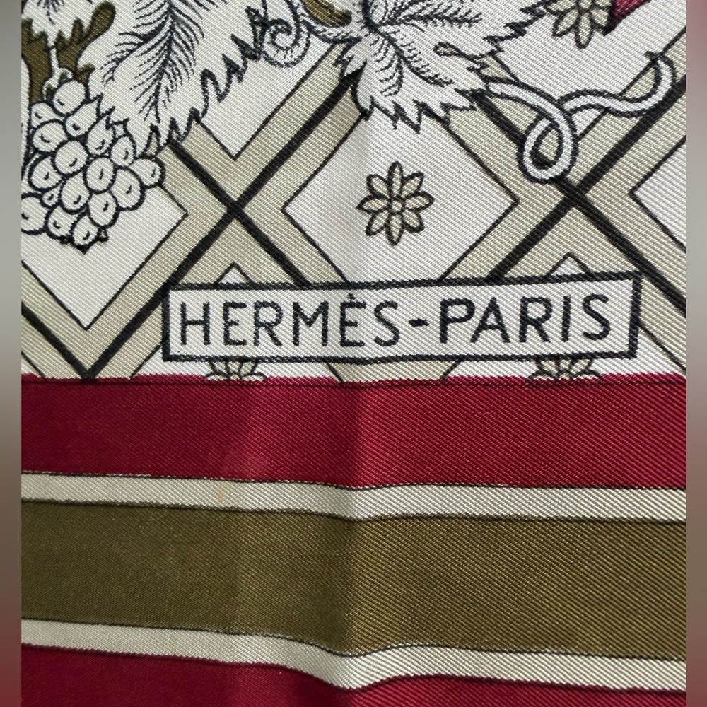 HERMES Luxury Silk Square Scarf - Picture 4 of 7